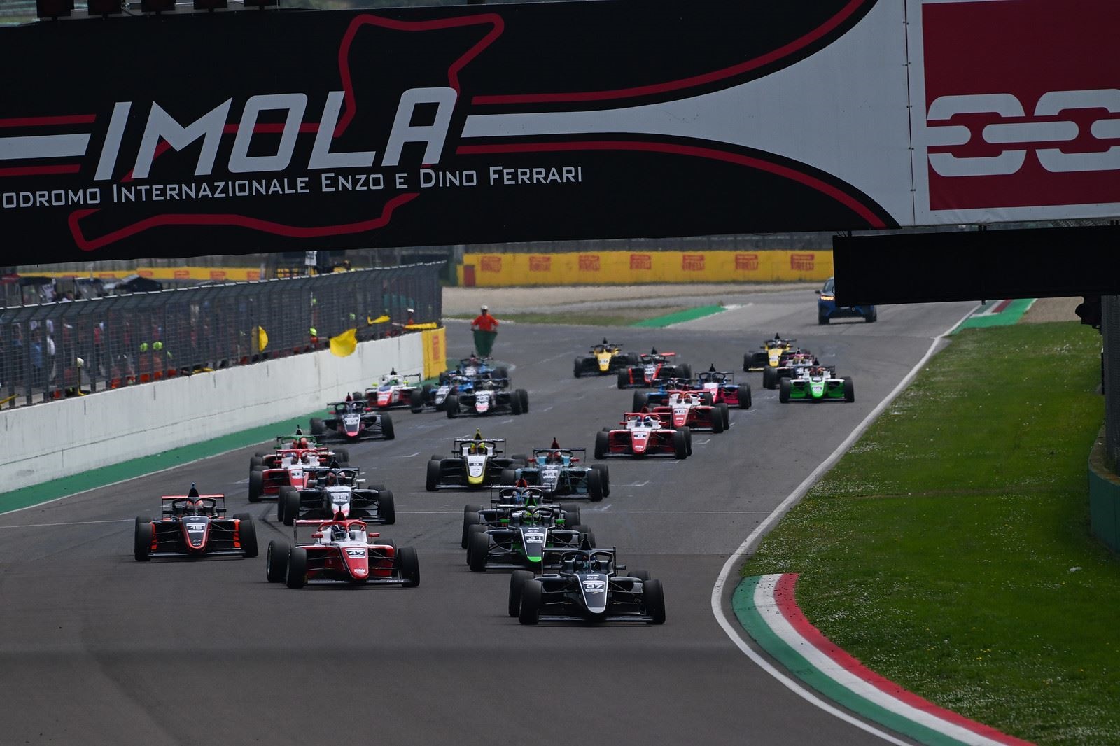 Start pierwszego wyścigu Włoskiej Formuły 4 na Imoli (2023)