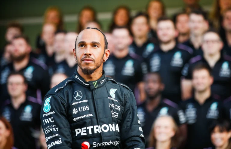 [OFICJALNIE] Lewis Hamilton odchodzi z Mercedesa po sezonie 2024 i przechodzi do Ferrari na sezon 2025!